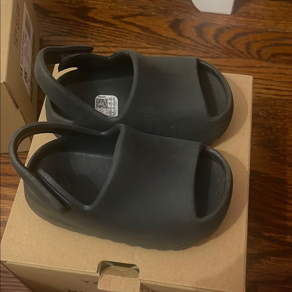 Yeezy toddler slides